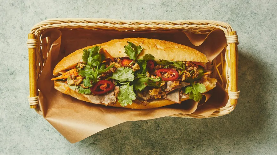 Bánh mì Hêllô med svinekød